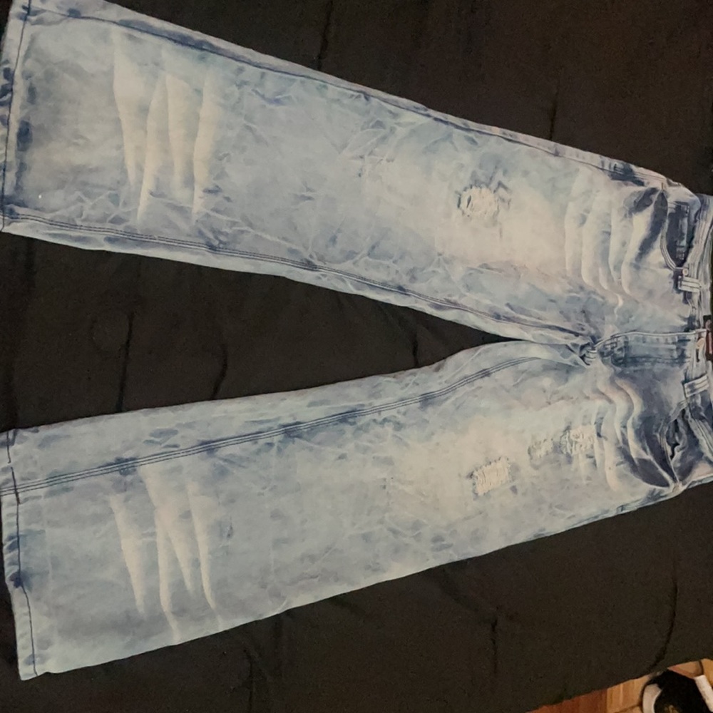 Selling 2 pairs of jeans that haven’t been worn more than twice